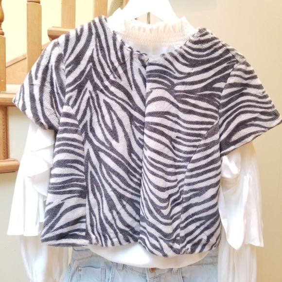 *2 for $12*Women's Faux Fur Crop Jacket in Zebra Print Size S - Picture 4 of 5